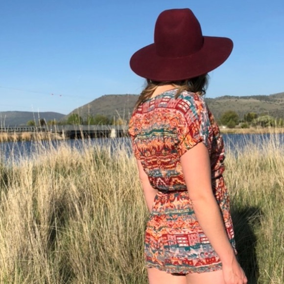 ♻️ SOLD ♻️ Patterned Romper - Picture 3 of 3